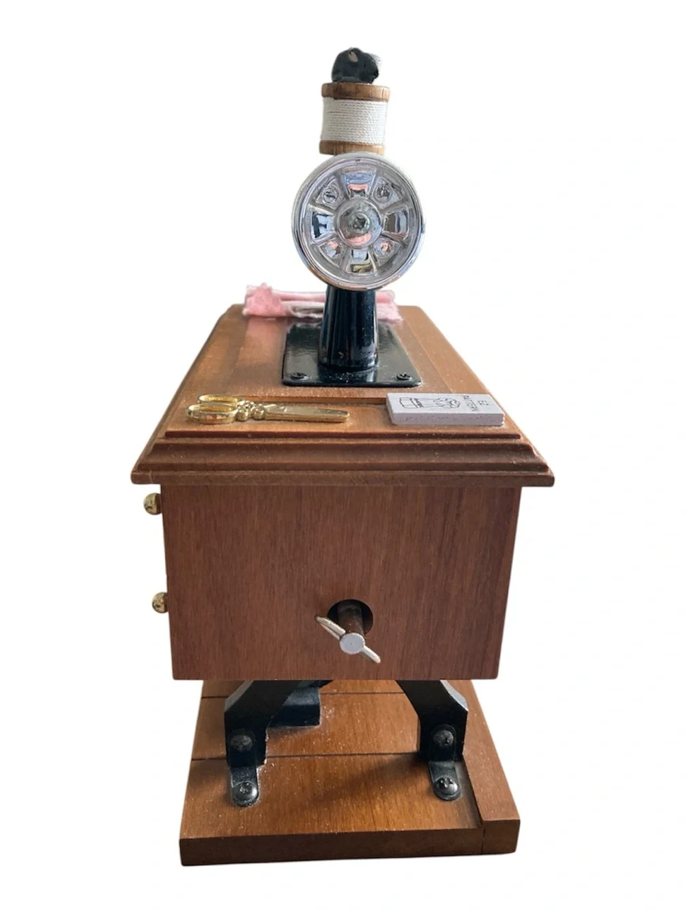 Berkley DesignVintage-Style Sewing Machine Music Box that plays ‘Buttons & Bows’